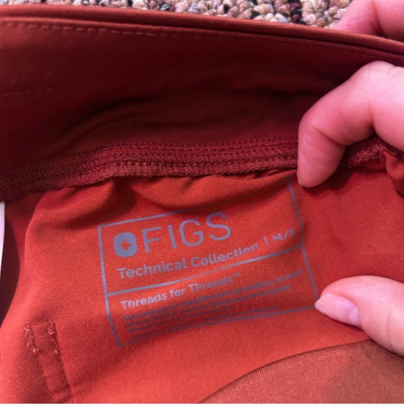 Figs high waisted yola pants in auburn - medium petite/short - Picture 3 of 3